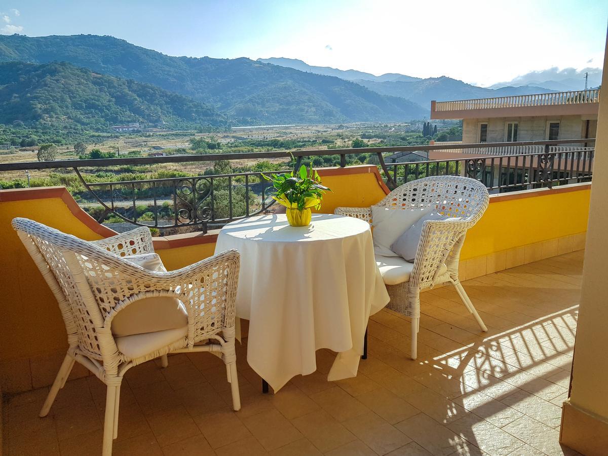 Valle D'Agro Savoca Buitenkant foto